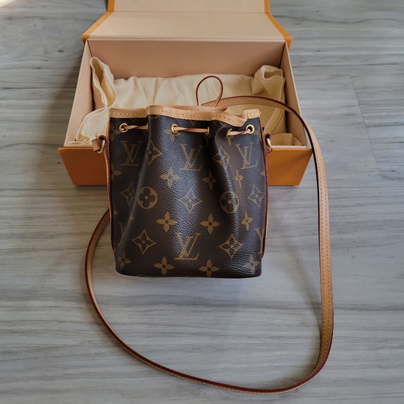 Louis Vuitton Monogram Nano Noe - Picture 2 of 9